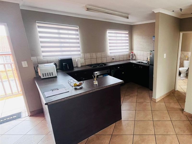 Investors - 1 Bedroom Apartment For Sale in The Reeds, Centurion - Photo 5