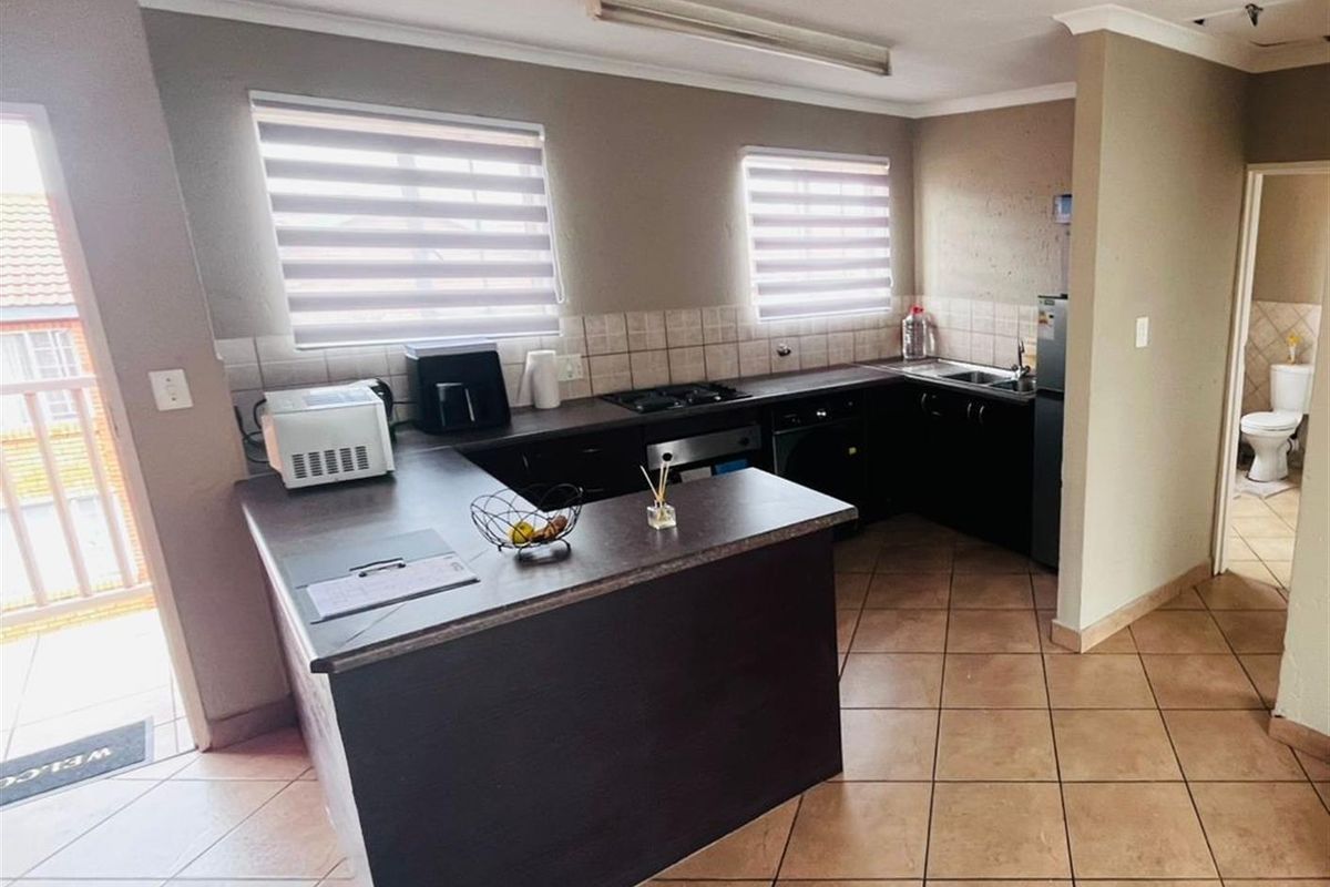 Investors - 1 Bedroom Apartment For Sale in The Reeds, Centurion - Photo 5
