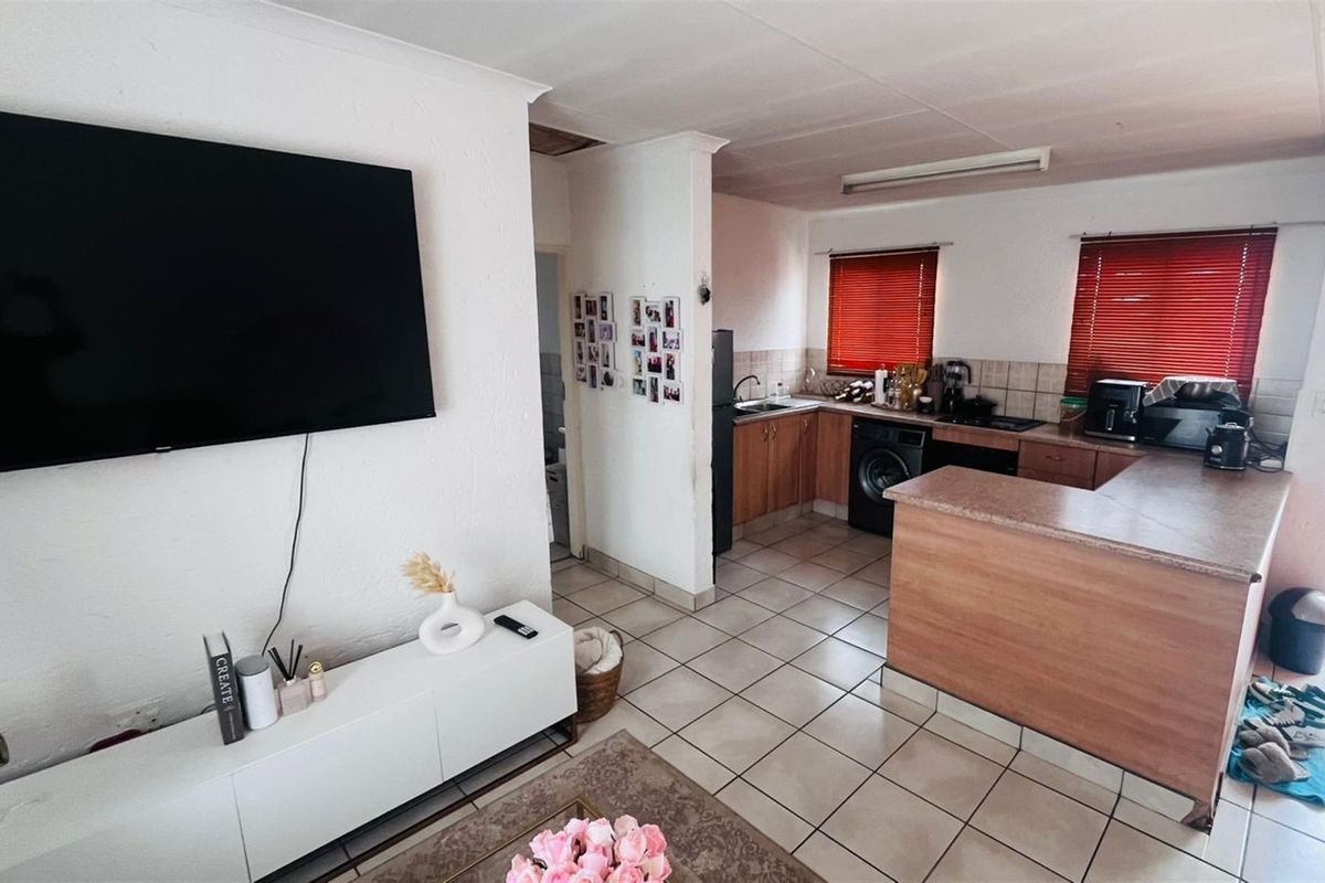 Investors - 1 Bed Apartment For Sale in The Reeds, Centurion - Photo 4