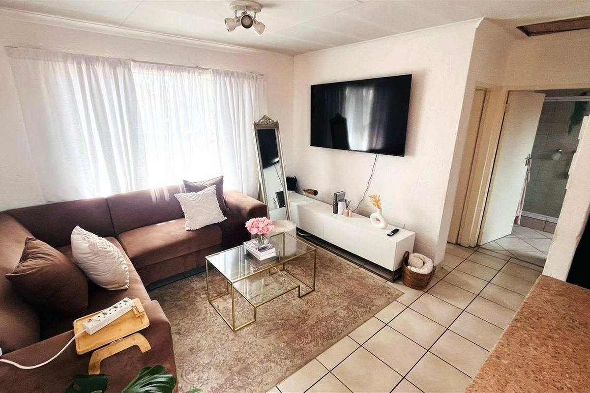 Investors - 1 Bed Apartment For Sale in The Reeds, Centurion - Photo 5