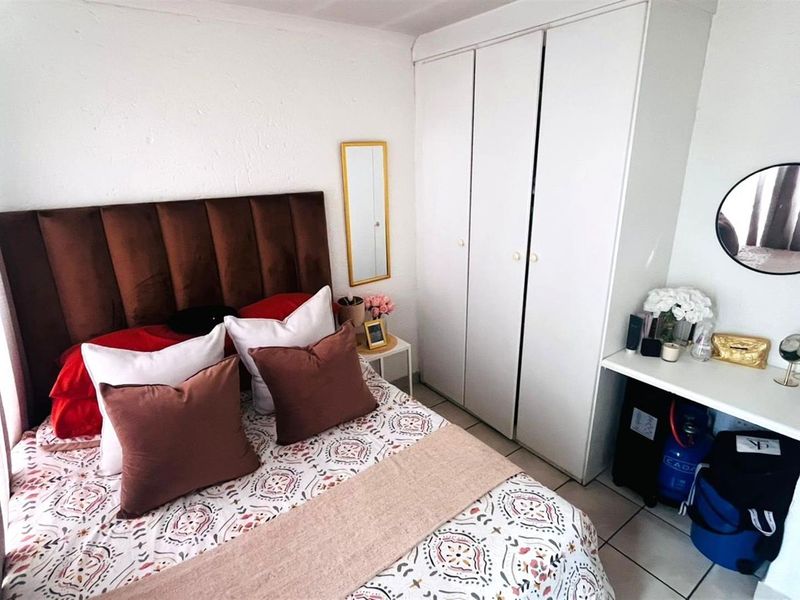 Investors - 1 Bed Apartment For Sale in The Reeds, Centurion - Photo 9