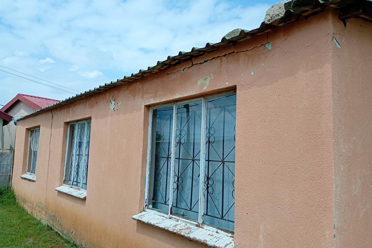 House For Sale in Kutlwanong - Photo 4