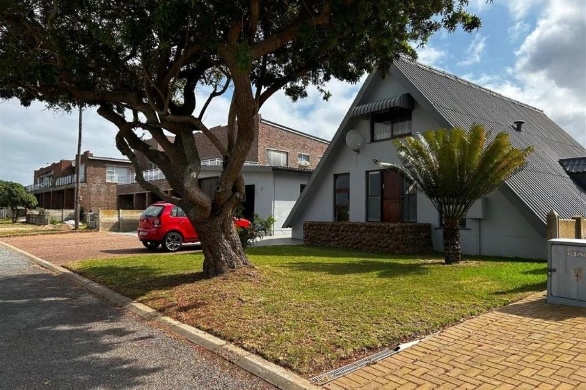 House For Sale in Stilbaai Wes, Stilbaai - Photo 2
