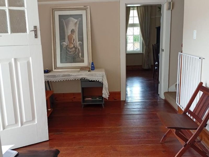 Prime Double-Storey 4-Bedroom Family Home with Pool Opposite Queens College Senior - Komani - Photo 4