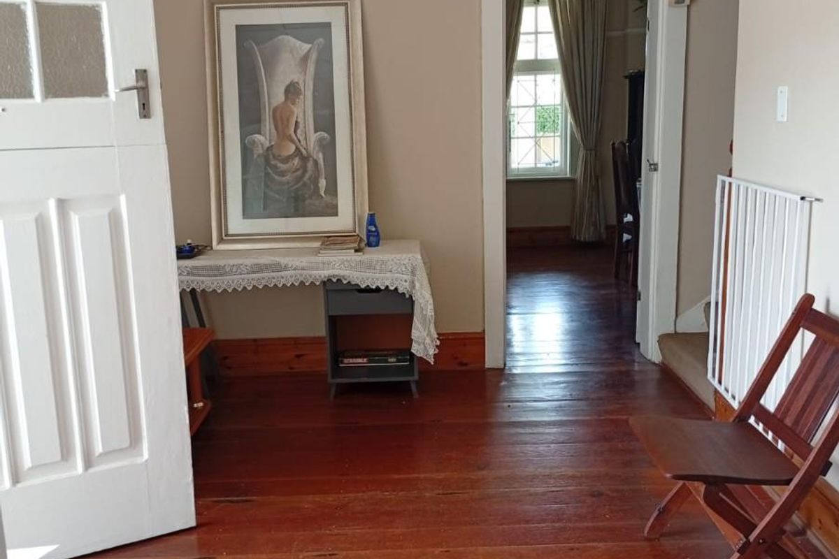 Prime Double-Storey 4-Bedroom Family Home with Pool Opposite Queens College Senior - Komani - Photo 4