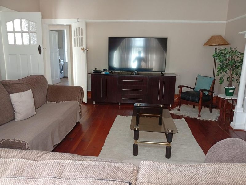 Prime Double-Storey 4-Bedroom Family Home with Pool Opposite Queens College Senior - Komani - Photo 7