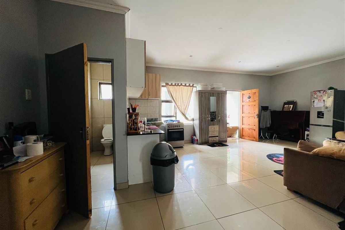 Dual Living To Rent in Linden, Randburg - Photo 4