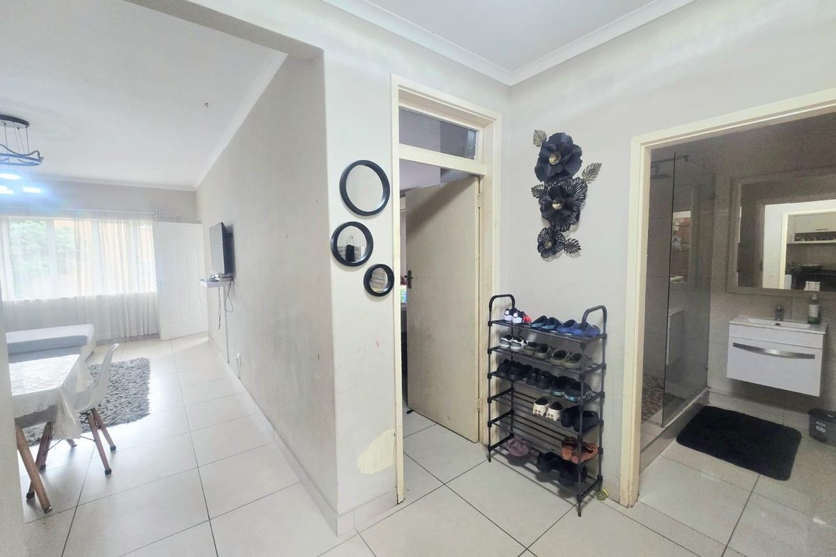 Apartment For Sale in Essenwood, Durban, KwaZulu Natal - Photo 2