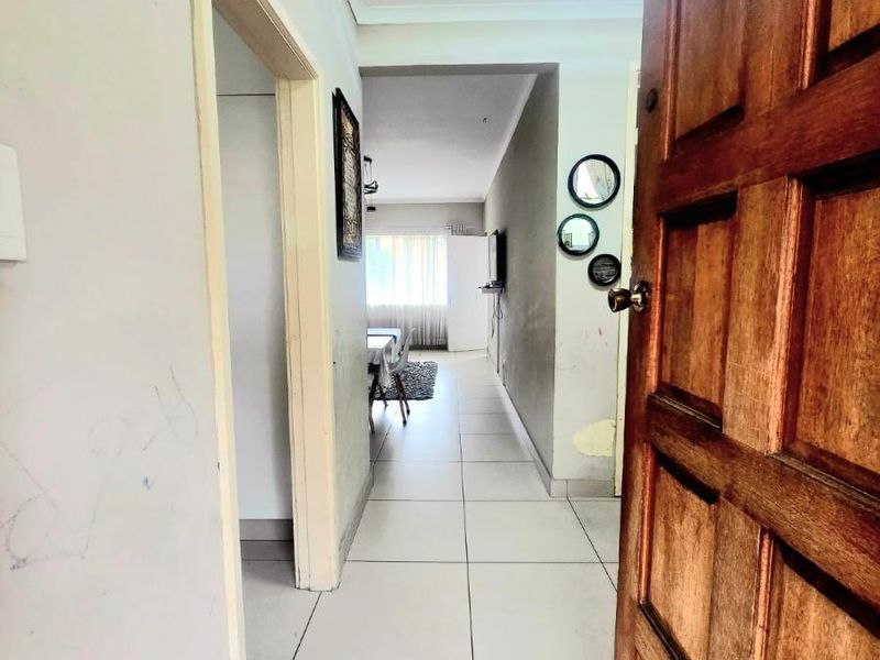 Apartment For Sale in Essenwood, Durban, KwaZulu Natal - Photo 1