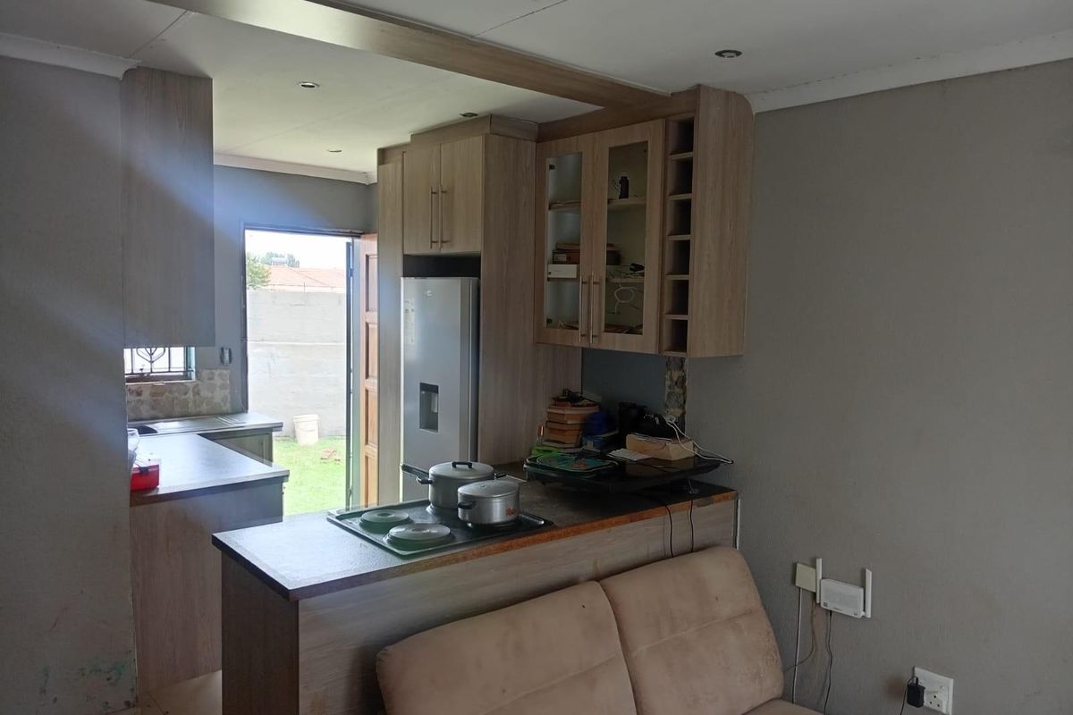 House For Sale in Ennerdale South, Johannesburg - Photo 2