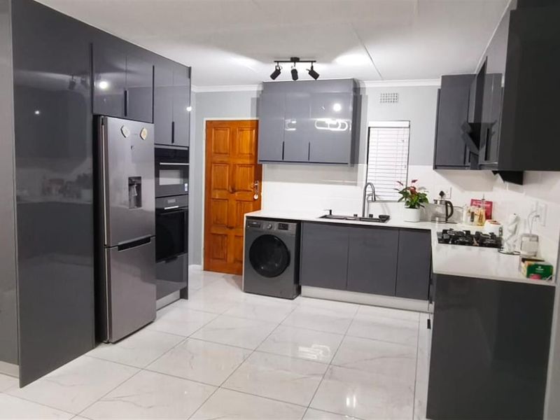 House For Sale in Leopard's Rest Security Estate, Albertsdal, Alberton - Photo 3