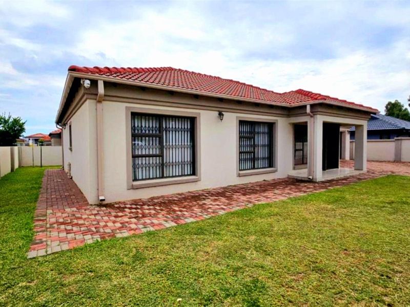 Beautiful stylish family home, perfect for you and family - Photo 9