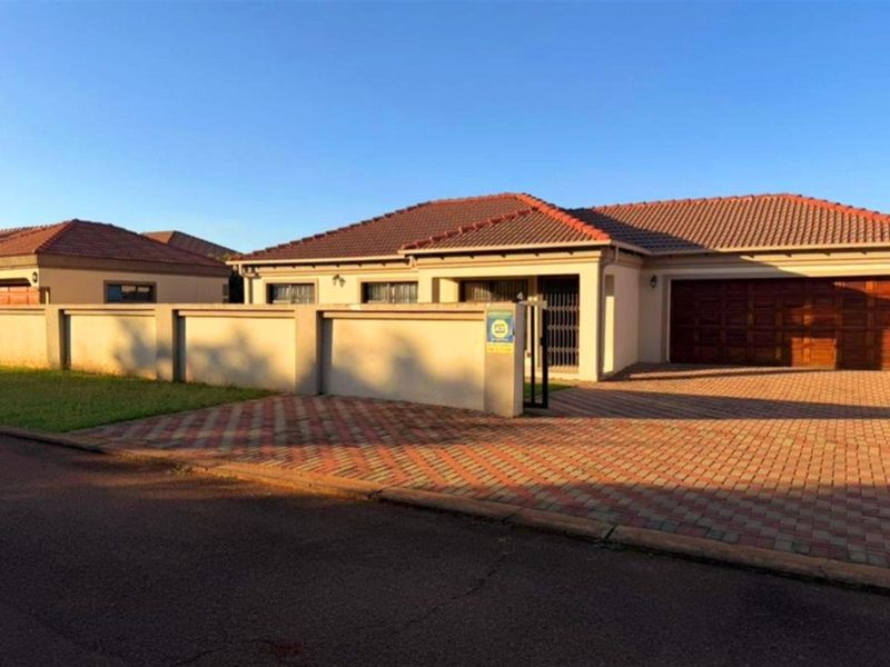 Beautiful stylish family home, perfect for you and family - Photo 3