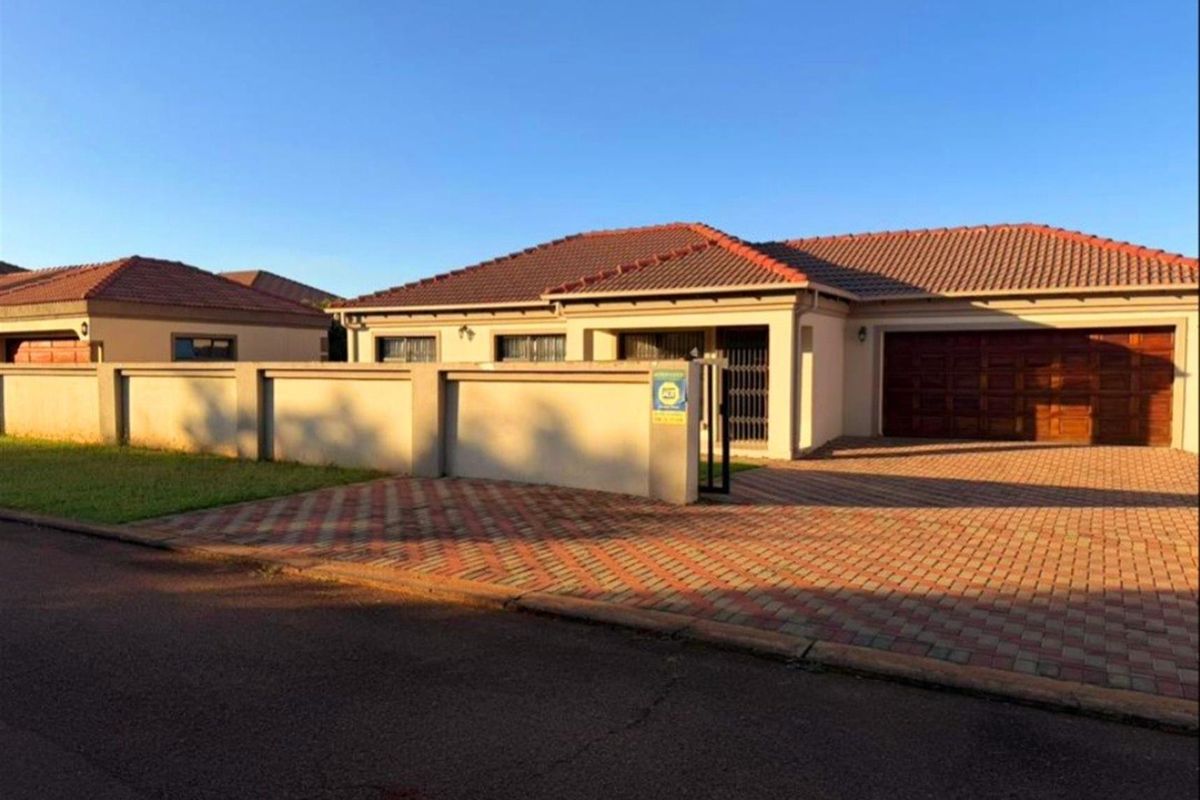 Beautiful stylish family home, perfect for you and family - Photo 3