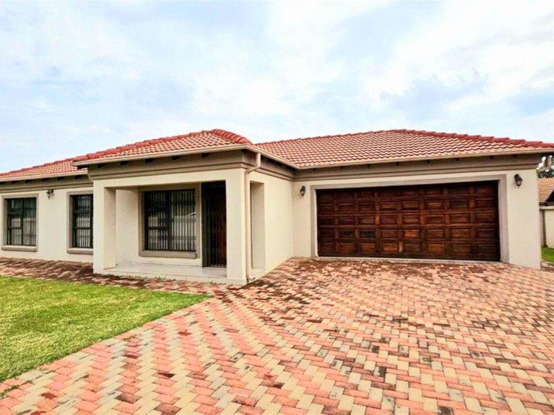 Beautiful stylish family home, perfect for you and family - Photo 2