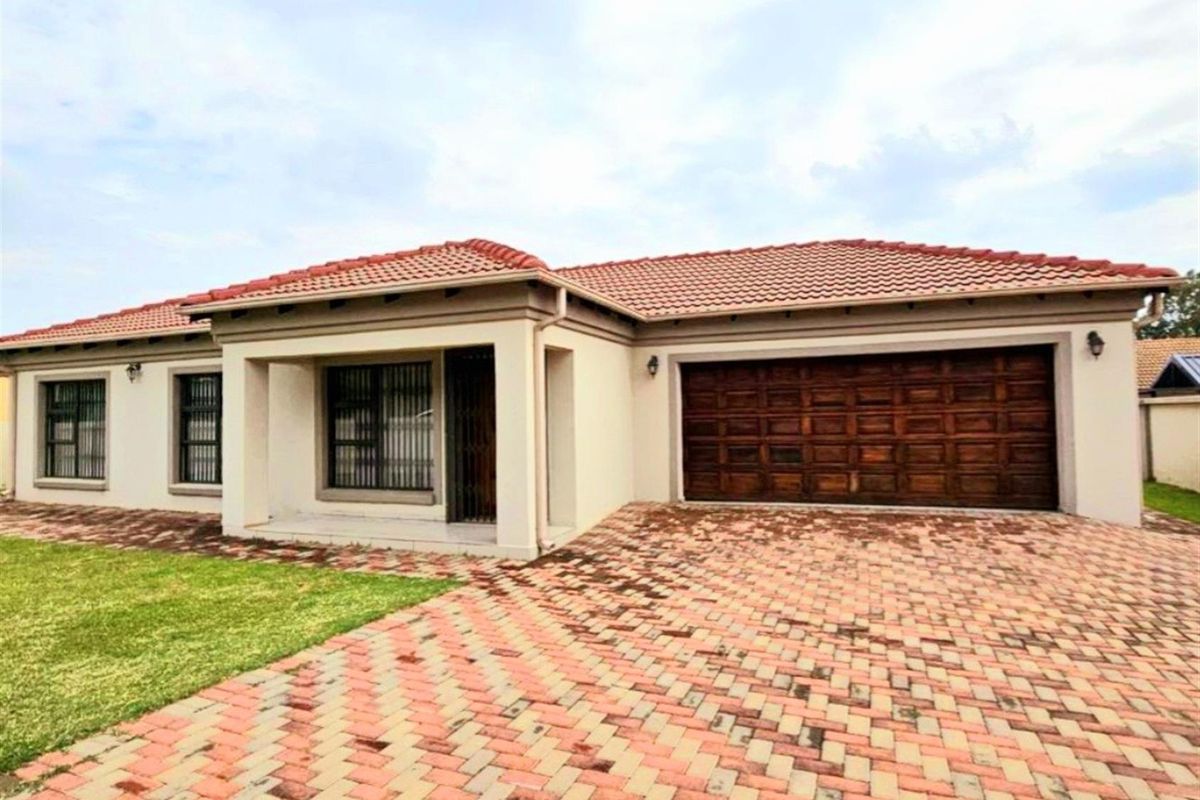 Beautiful stylish family home, perfect for you and family - Photo 2