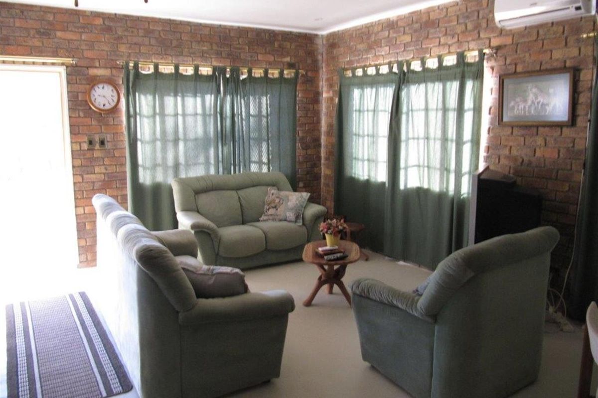 CHARMING TWO BEDROOM HOME JUST A STONE THROW AWAY FROM THE RIVER - Photo 3