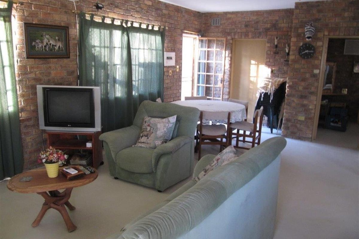 CHARMING TWO BEDROOM HOME JUST A STONE THROW AWAY FROM THE RIVER - Photo 4