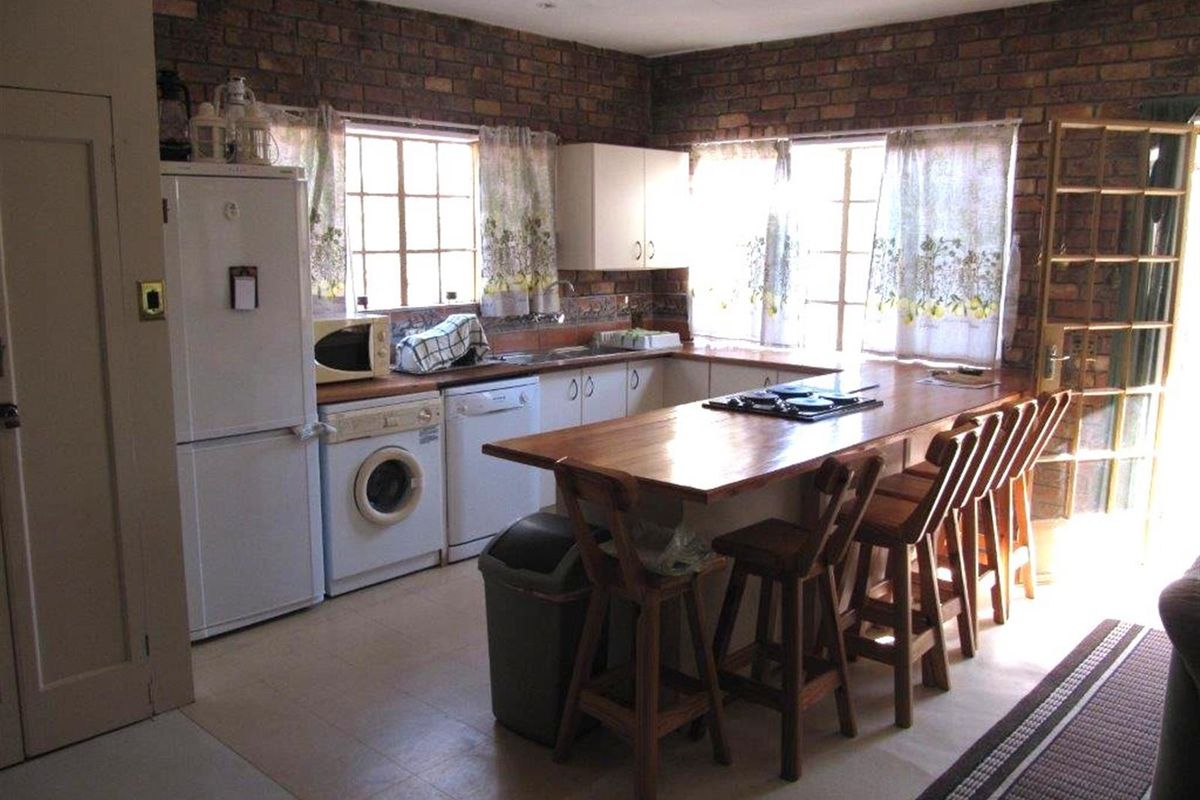 CHARMING TWO BEDROOM HOME JUST A STONE THROW AWAY FROM THE RIVER - Photo 5