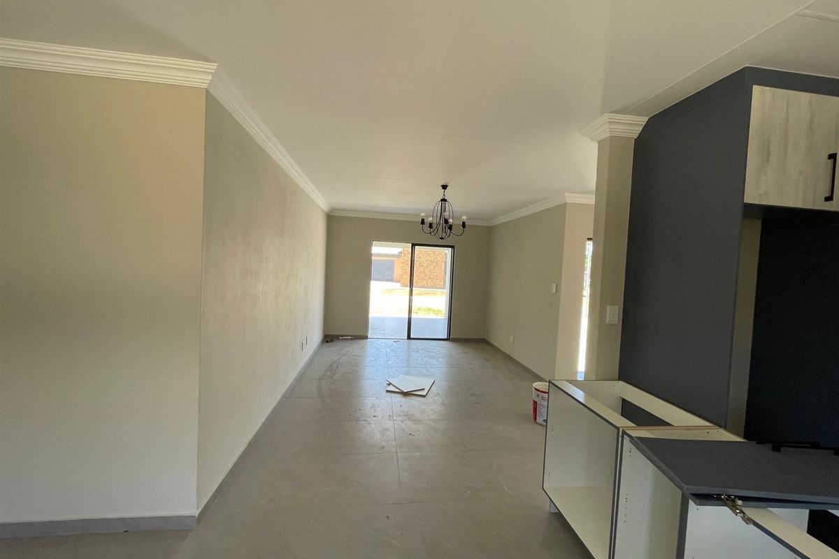 House For Sale in Heatherview, Akasia - Photo 4