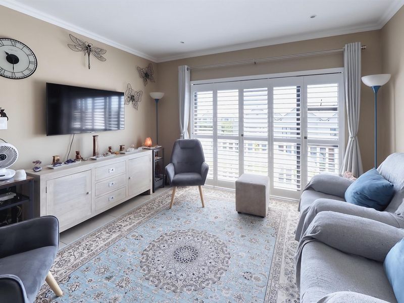 Modern 2-Bedroom Apartment for Sale in Emberton Estate - Photo 7