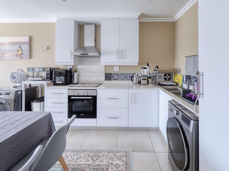 Modern 2-Bedroom Apartment for Sale in Emberton Estate - Photo 2