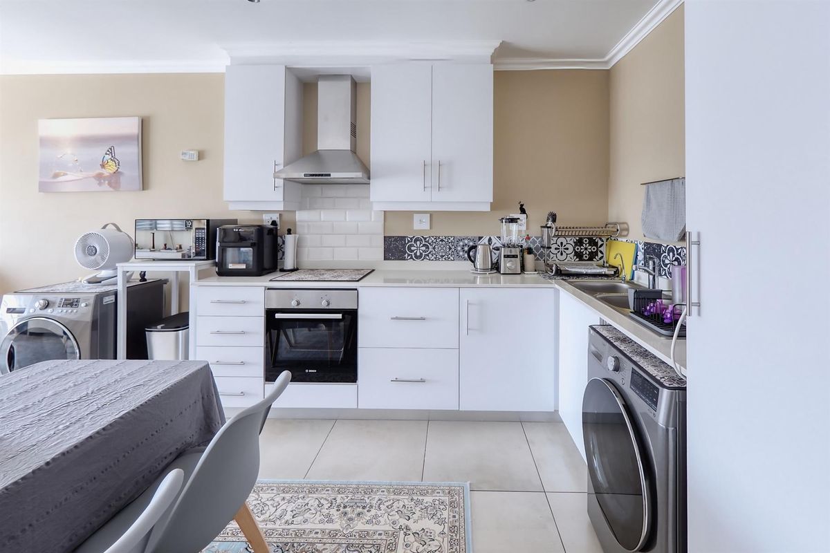 Modern 2-Bedroom Apartment for Sale in Emberton Estate - Photo 2