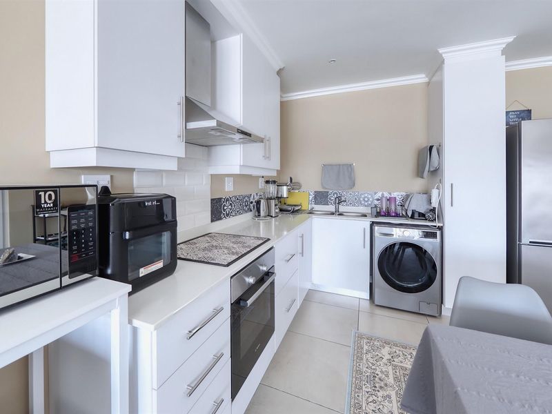 Modern 2-Bedroom Apartment for Sale in Emberton Estate - Photo 3