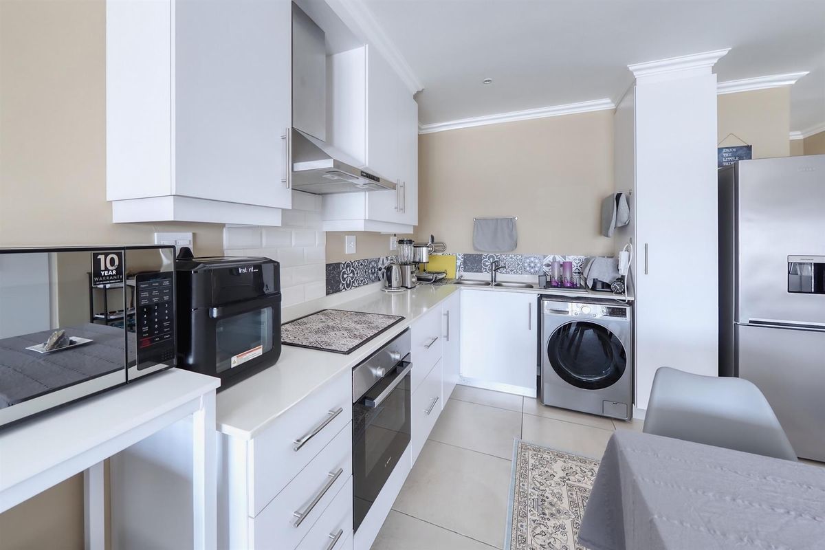 Modern 2-Bedroom Apartment for Sale in Emberton Estate - Photo 3