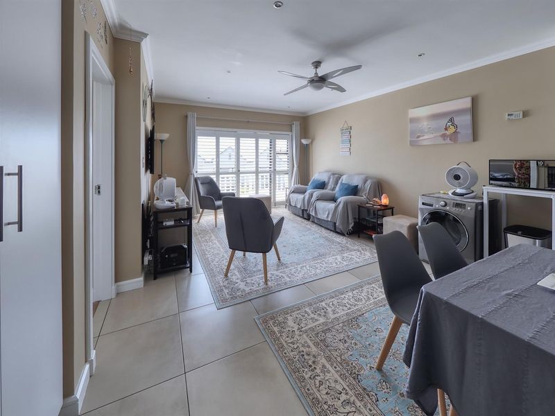 Modern 2-Bedroom Apartment for Sale in Emberton Estate - Photo 5