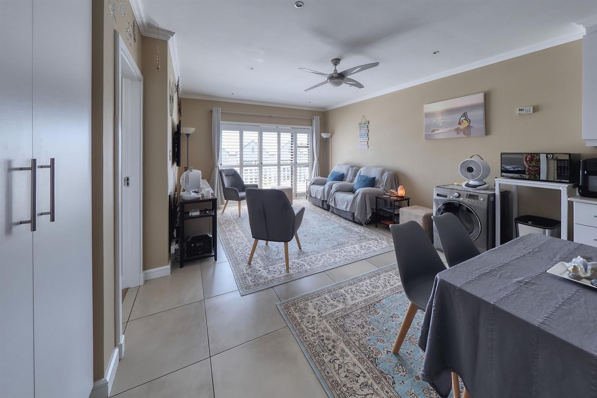 Modern 2-Bedroom Apartment for Sale in Emberton Estate - Photo 5