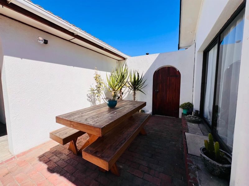 4 bedroom family home to rent in Goodwood Estate, Goodwood - Photo 5