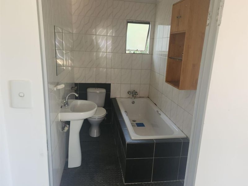 2 bedroom Cottage To Rent in Lyndhurst, Johannesburg - Photo 9