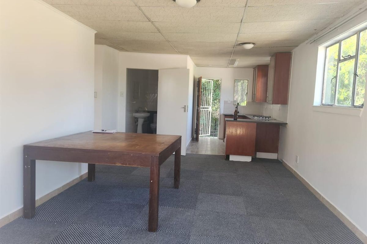 2 bedroom Cottage To Rent in Lyndhurst, Johannesburg - Photo 2