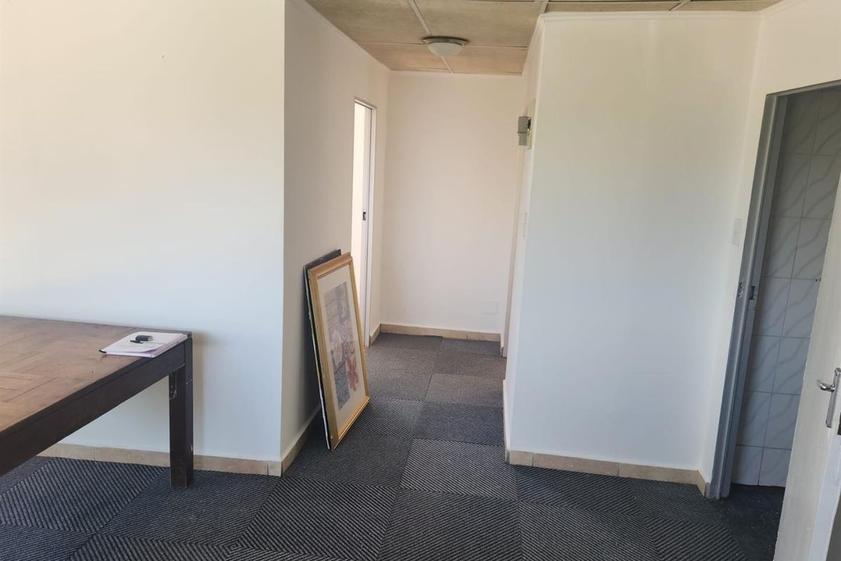 2 bedroom Cottage To Rent in Lyndhurst, Johannesburg - Photo 3