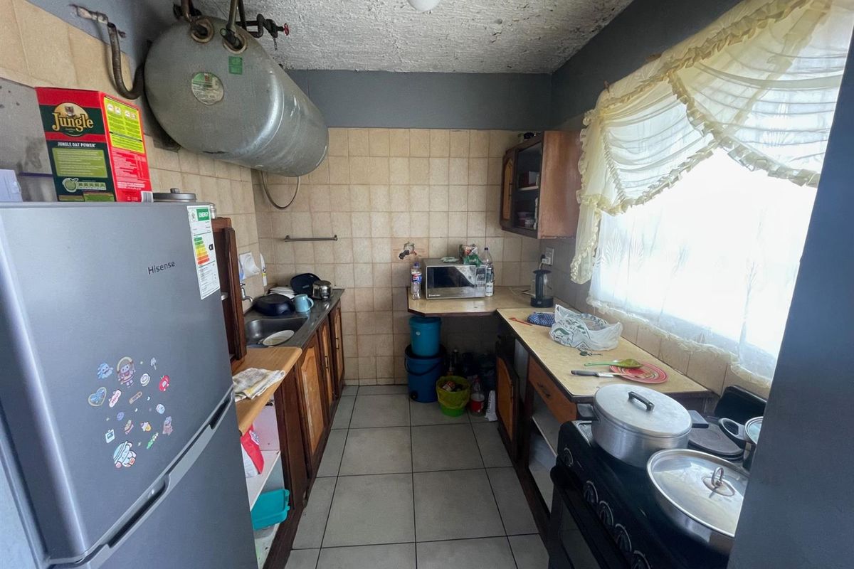 2 Bed Apartment For Sale in Silverton - Photo 2