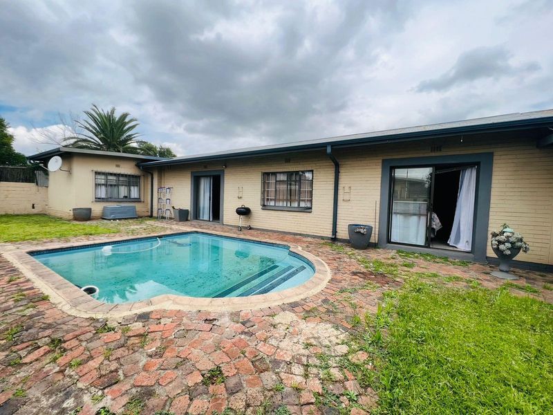 House For Sale in Vanderbijlpark SE 1, Vanderbijlpark SE, Vanderbijlpark - Photo 2