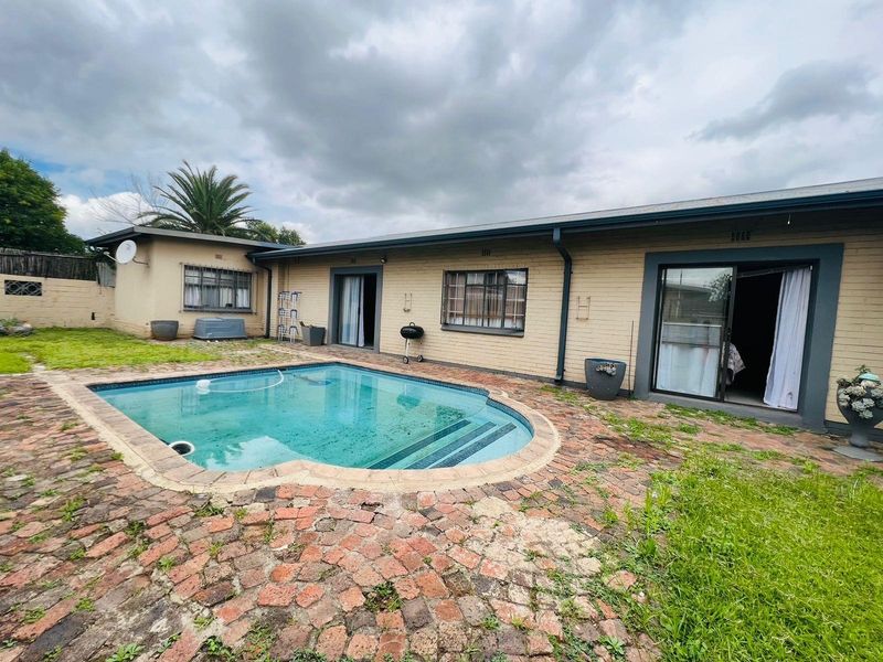 House For Sale in Vanderbijlpark SE 1, Vanderbijlpark SE, Vanderbijlpark - Photo 1