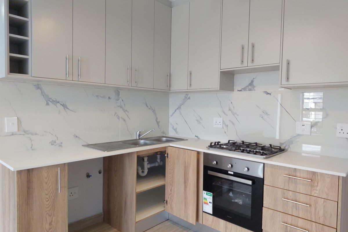 Newly Renovated Ground Floor Apartment with Modern Kitchen and Secure Living - Photo 5