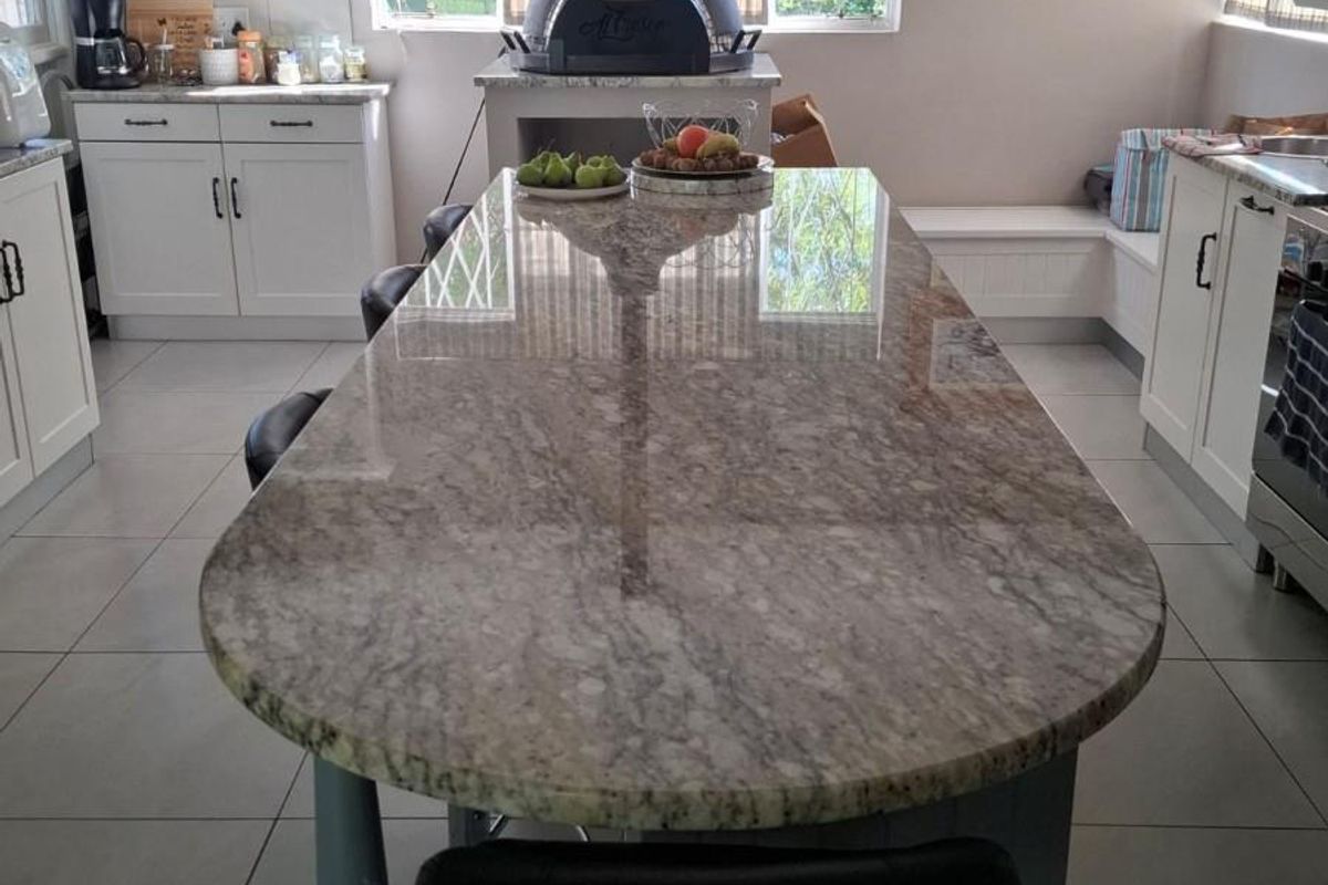 Modern 5 Bedroom Family Home with Flatlet, Solar and Entertainment Features in Bergsig, Komani - Photo 2