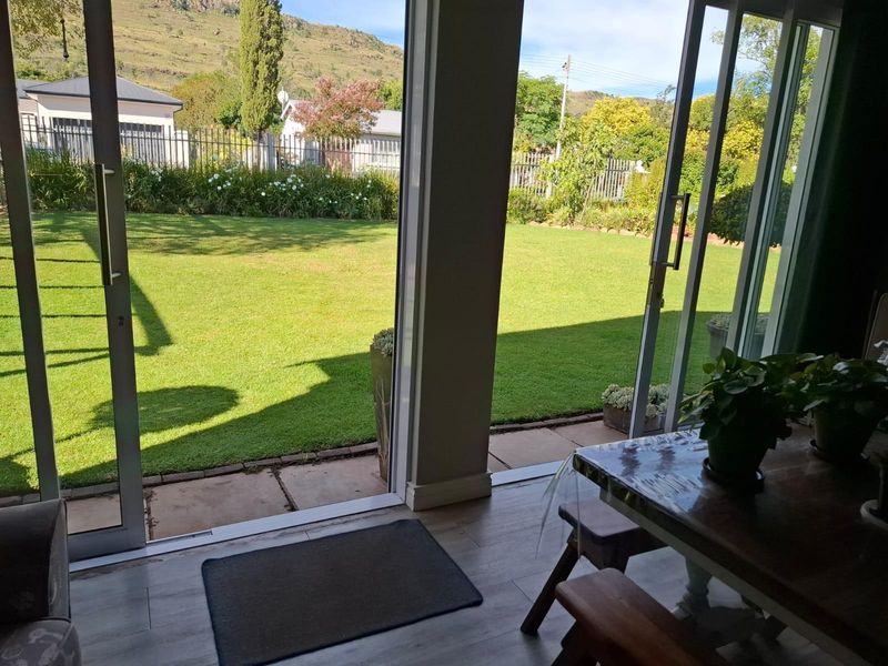 Modern 5 Bedroom Family Home with Flatlet, Solar and Entertainment Features in Bergsig, Komani - Photo 5