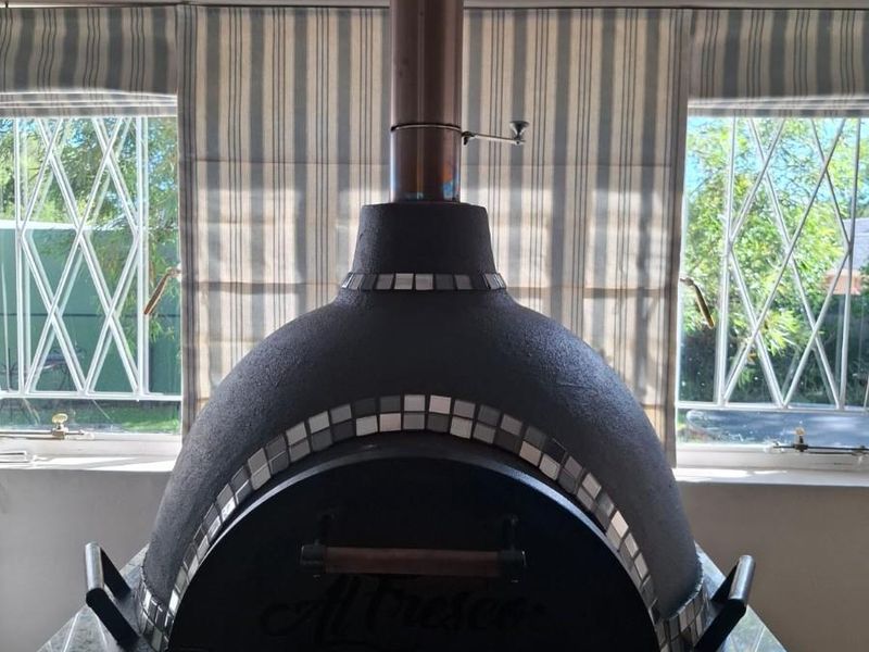 Modern 5 Bedroom Family Home with Flatlet, Solar and Entertainment Features in Bergsig, Komani - Photo 3