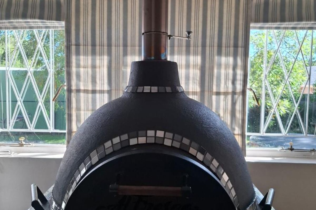 Modern 5 Bedroom Family Home with Flatlet, Solar and Entertainment Features in Bergsig, Komani - Photo 3