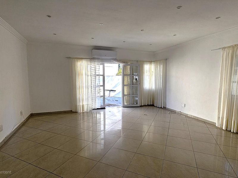 Townhouse For Sale in Ramsgate, Margate, KwaZulu Natal - Photo 2