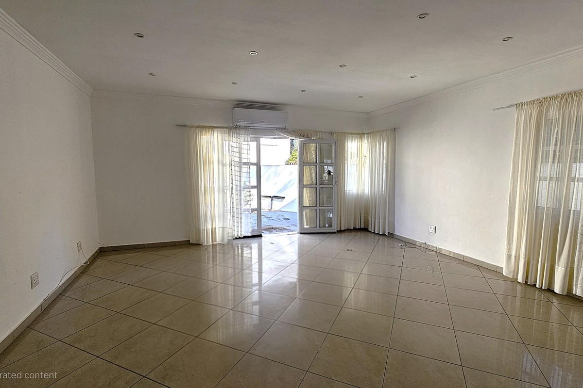 Townhouse For Sale in Ramsgate, Margate, KwaZulu Natal - Photo 2