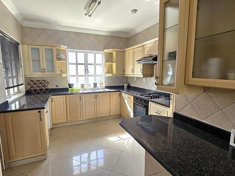 Townhouse For Sale in Ramsgate, Margate, KwaZulu Natal - Photo 3