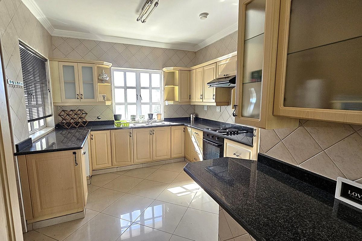 Townhouse For Sale in Ramsgate, Margate, KwaZulu Natal - Photo 3
