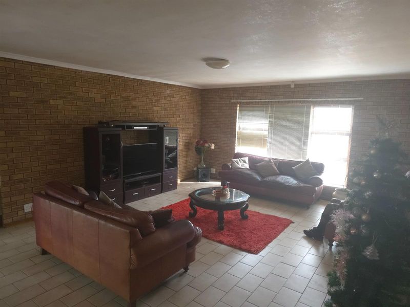 5 BEDROOM FAMILY HOME - SONEIKE - SPACIOUS - FOR PROFESSIONAL OR BIG FAMILY  PARKING FOR 8 CARS - Photo 9