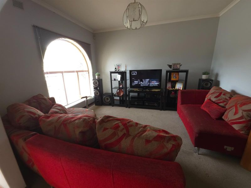 5 BEDROOM FAMILY HOME - SONEIKE - SPACIOUS - FOR PROFESSIONAL OR BIG FAMILY  PARKING FOR 8 CARS - Photo 8