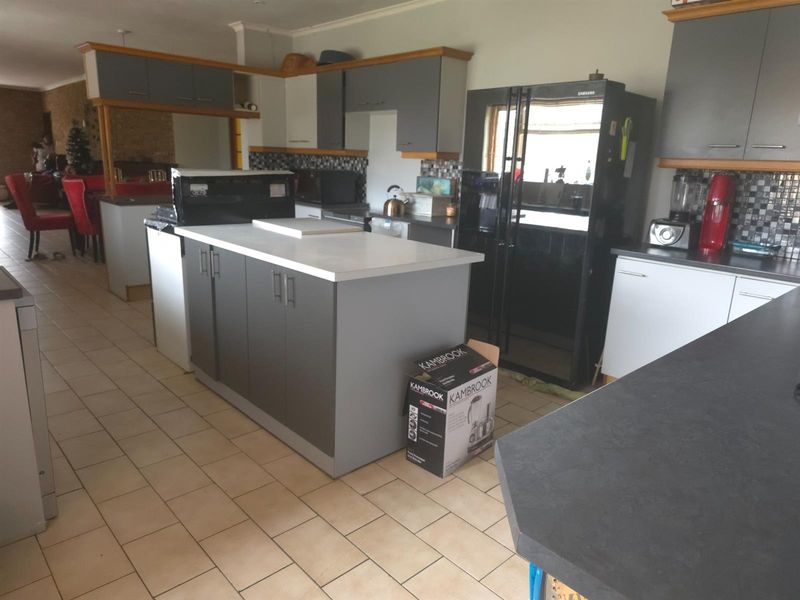 5 BEDROOM FAMILY HOME - SONEIKE - SPACIOUS - FOR PROFESSIONAL OR BIG FAMILY  PARKING FOR 8 CARS - Photo 7